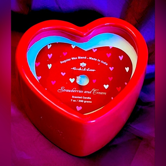 Strawberries and Cream Heart Shaped Candle - Picture 1 of 4